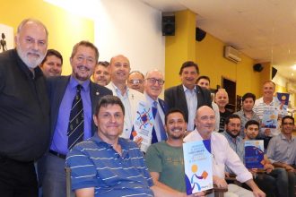 Foto grupal nuevos socios club Maciel